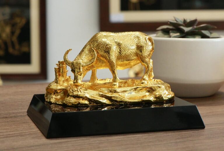 Tượng trâu mạ vàng An Lạc Karalux